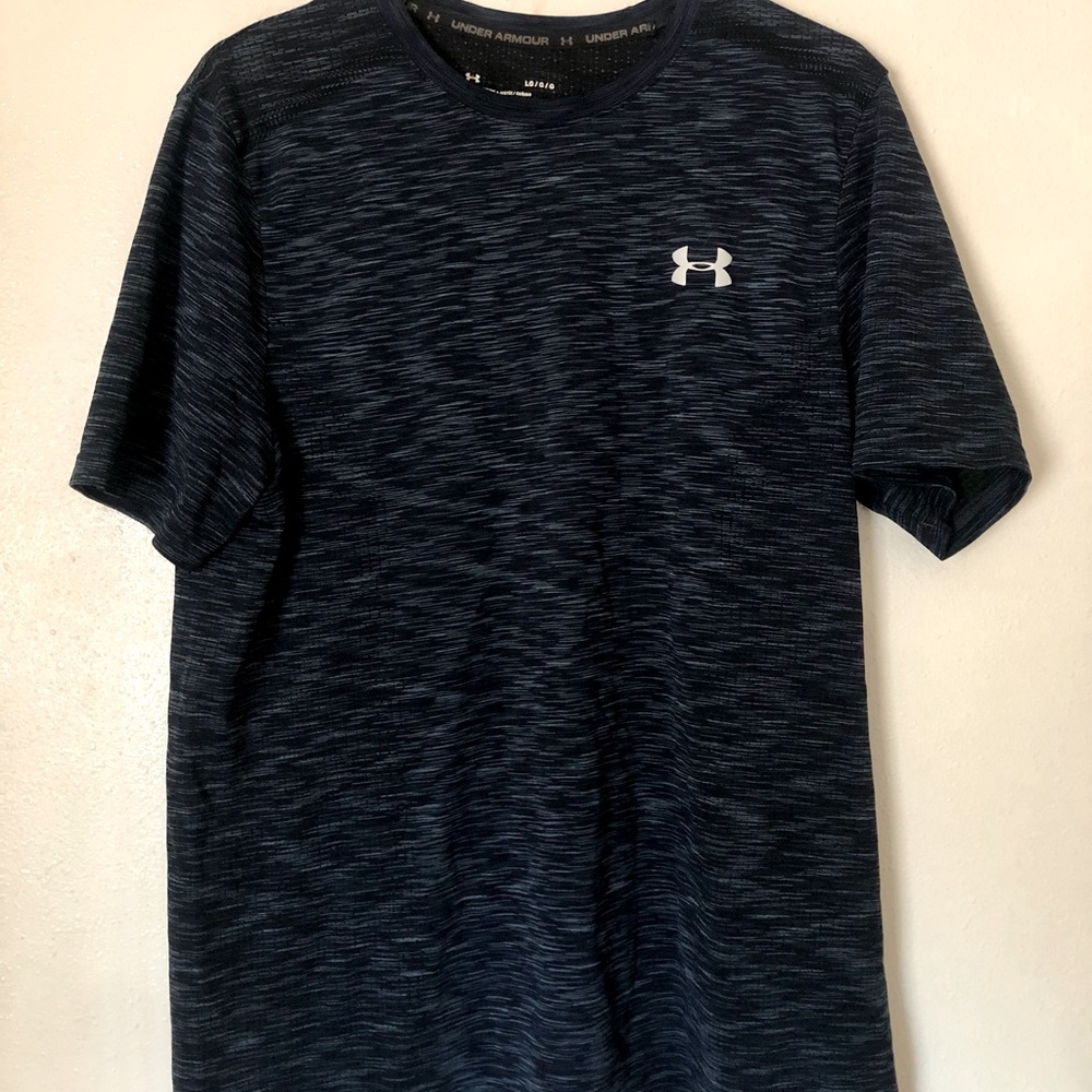 Men’s Under Armour Large Shirt